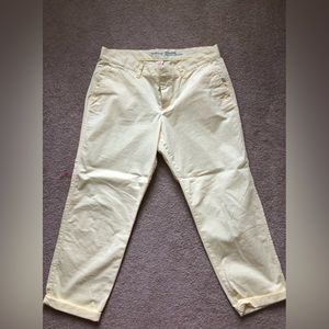 GAP girlifriend Khaki cuff capri in yellow